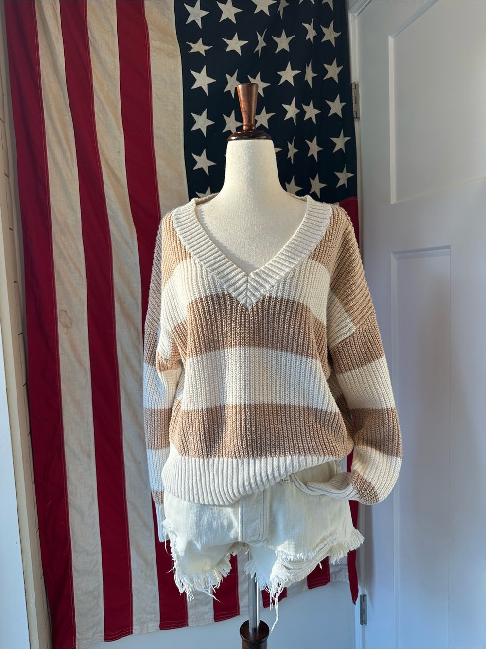 American Eagle Oversized Striped V-Neck Knit Sweater Tan Cream M